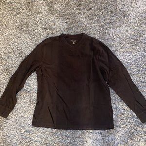 Men’s long sleeve v neck tee